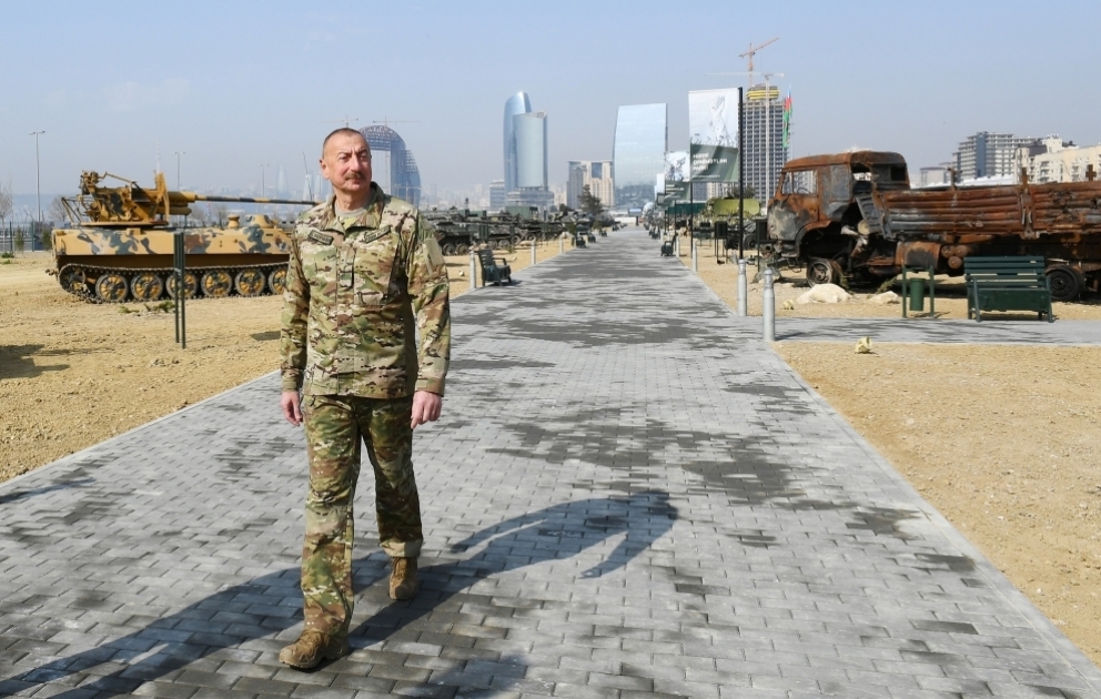 Президент Ильхам Алиев принял участие в открытии в Баку Парка военных трофеев