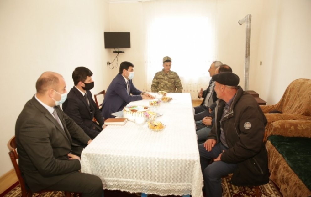 Topçu Vüsal Şahkərimov Vətən müharibəsindən sonra ailəsi ilə görüşüb