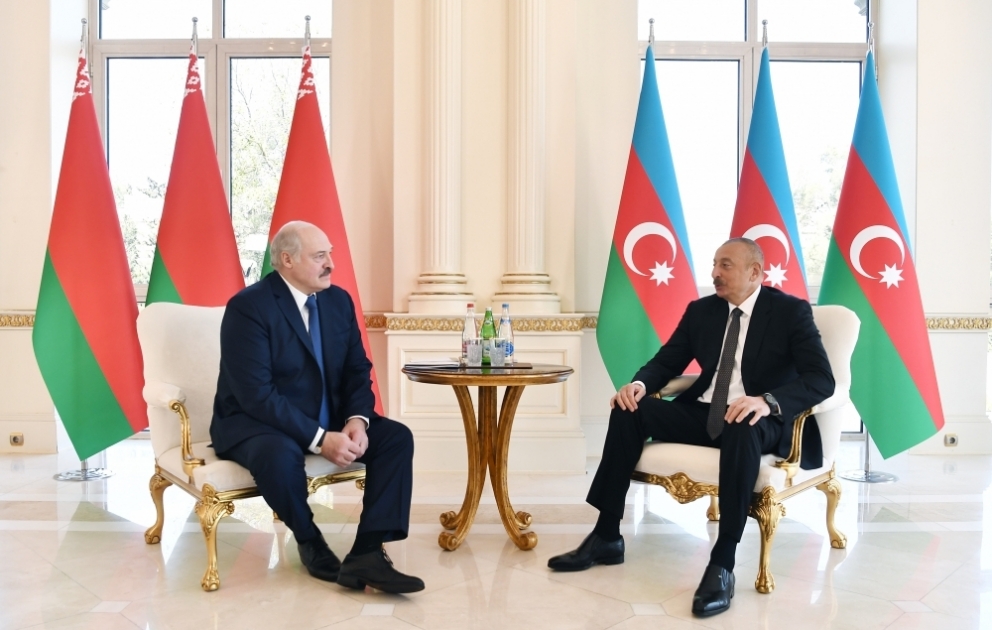 Azərbaycan və Belarus prezidentlərinin təkbətək görüşü başlayıb