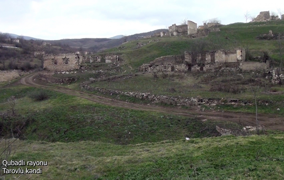 Verteidigungsministerium veröffentlicht Videoaufnahmen aus dem befreiten Dorf Tarovlu im Bezirk Gubadli