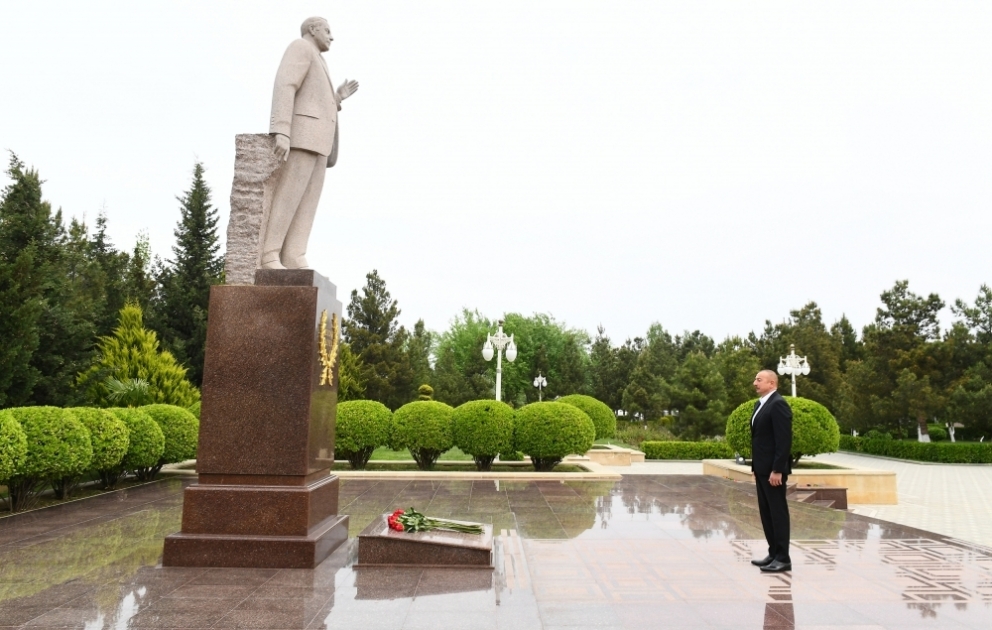 Prezident İlham Əliyev Hacıqabul rayonuna səfərə gəlib