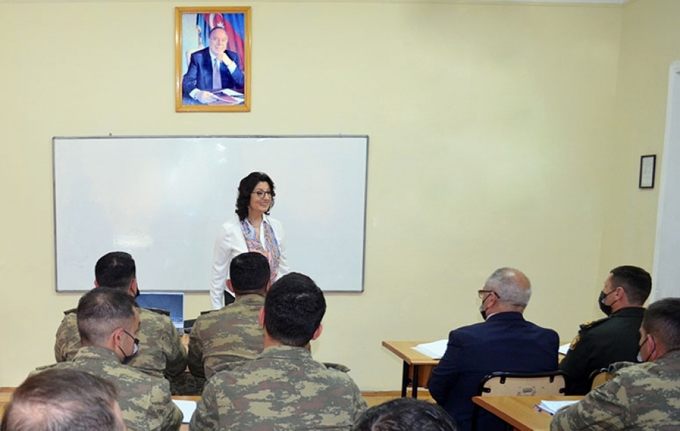 Silahlı Qüvvələrin Təlim və Tədris Mərkəzində elmi-praktiki seminar keçirilib