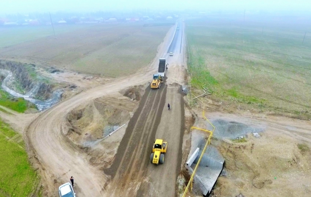 В 5 районах реконструируются 10 дорог местного значения