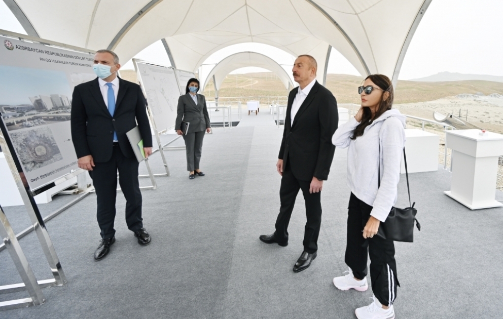Abşeron rayonunda Palçıq Vulkanları Turizm Kompleksinin təməli qoyulub
Prezident İlham Əliyev və birinci xanım Mehriban Əliyeva tədbirdə iştirak ediblər