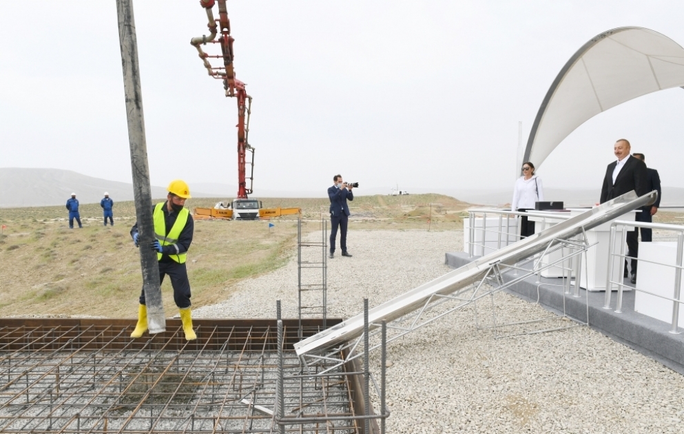 La première pierre du Complexe touristique des volcans de boue dans le district d’Abchéron a été posée 
Le président Ilham Aliyev et la première dame Mehriban Aliyeva ont été présents à la cérémonie