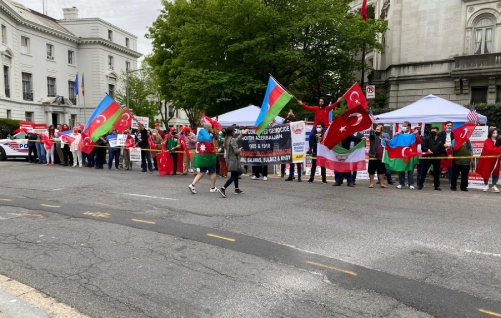 В Вашингтоне состоялась акция протеста турецкой и азербайджанской общин