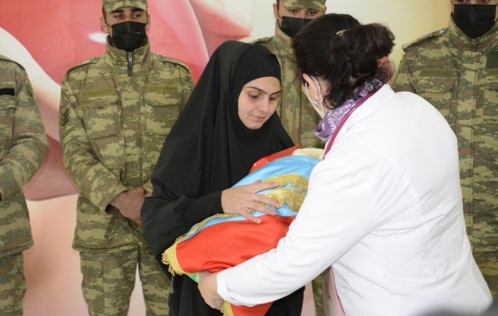 Vətən müharibəsi şəhidi Fəxrəddin Fərəcovun yeni doğulan körpəsinə öz adı verilib