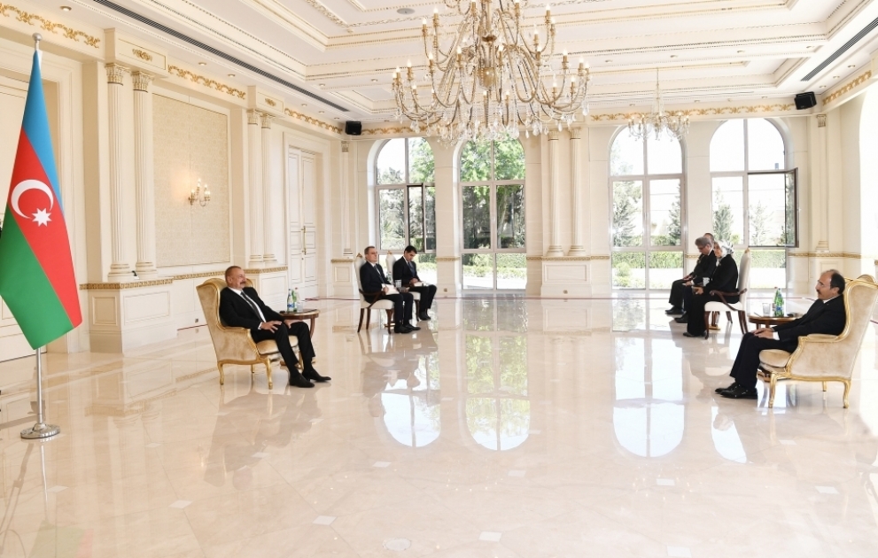 Prezident İlham Əliyev Türkiyənin Azərbaycanda yeni təyin olunmuş səfirinin etimadnaməsini qəbul edib