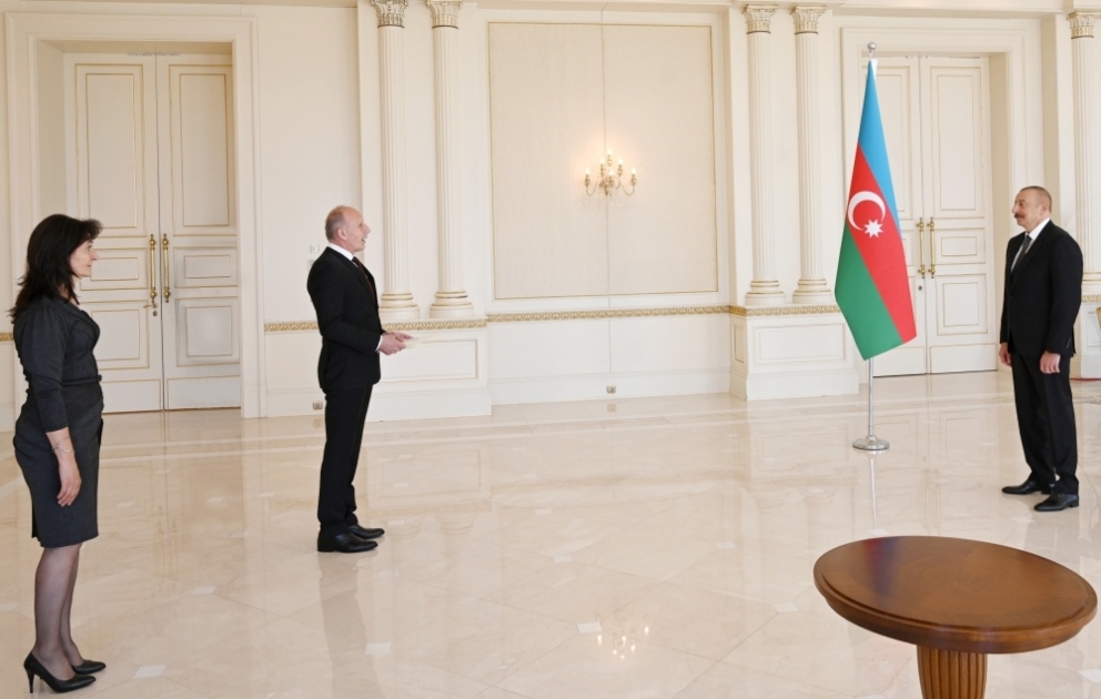 Prezident İlham Əliyev Serbiyanın Azərbaycanda yeni təyin olunmuş səfirinin etimadnaməsini qəbul edib