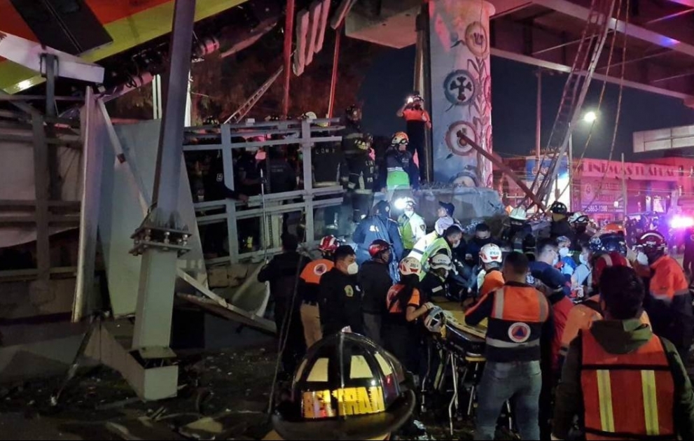 Число погибших при крушении метромоста в Мехико возросло до 15