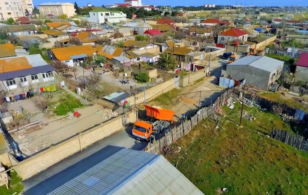 Pirallahı rayonunda Mübariz İbrahimov küçəsi təmir olunur