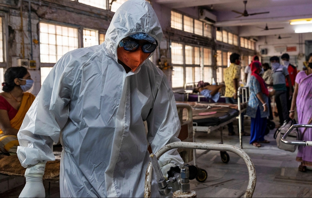 India breaks its own records again with 412,000 new cases and nearly 4,000 deaths in 24 hours