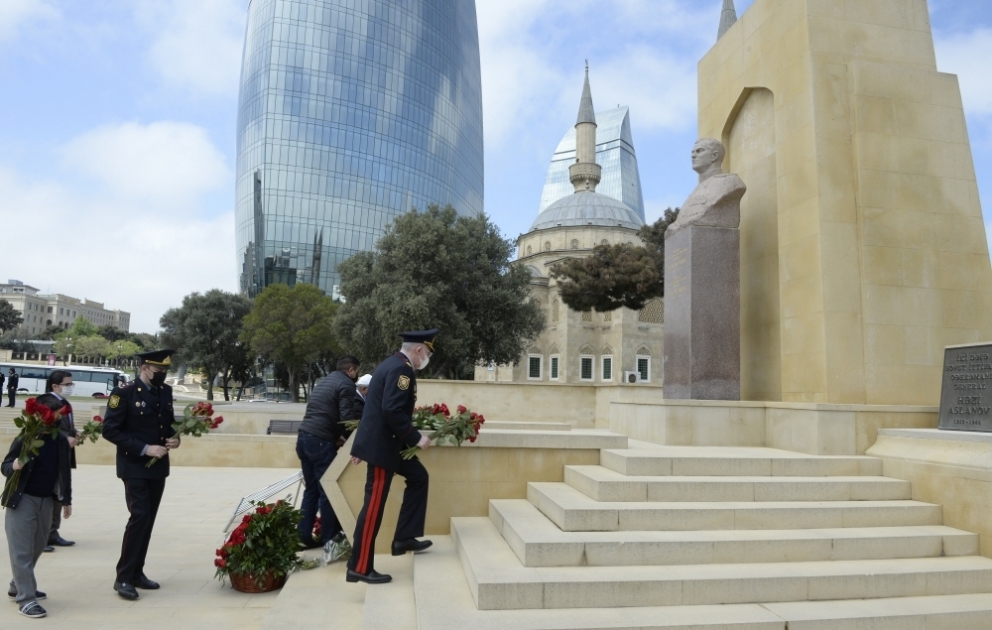 Ailə üzvləri iki dəfə Sovet İttifaqı Qəhrəmanı, general-mayor Həzi Aslanovun xatirəsini anıblar