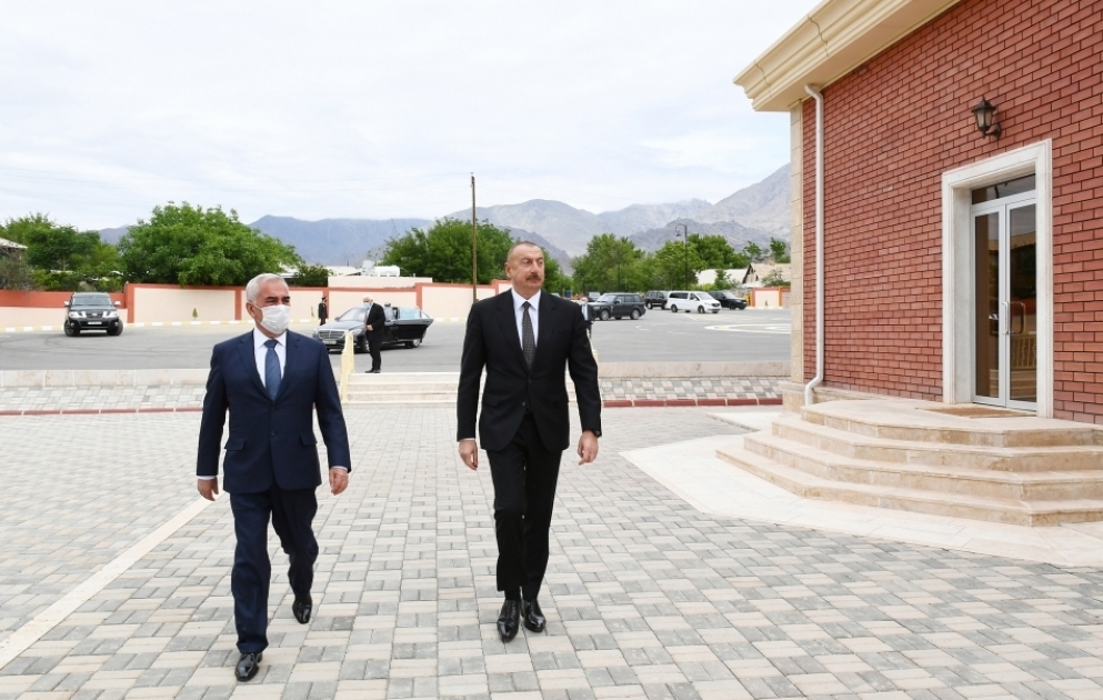 Le président azerbaïdjanais visite la gare ferroviaire d’Ordoubad