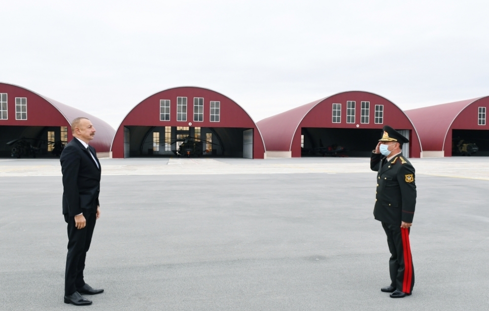 Präsident Ilham Aliyev weiht Militärflughafen in Nachitschewan ein