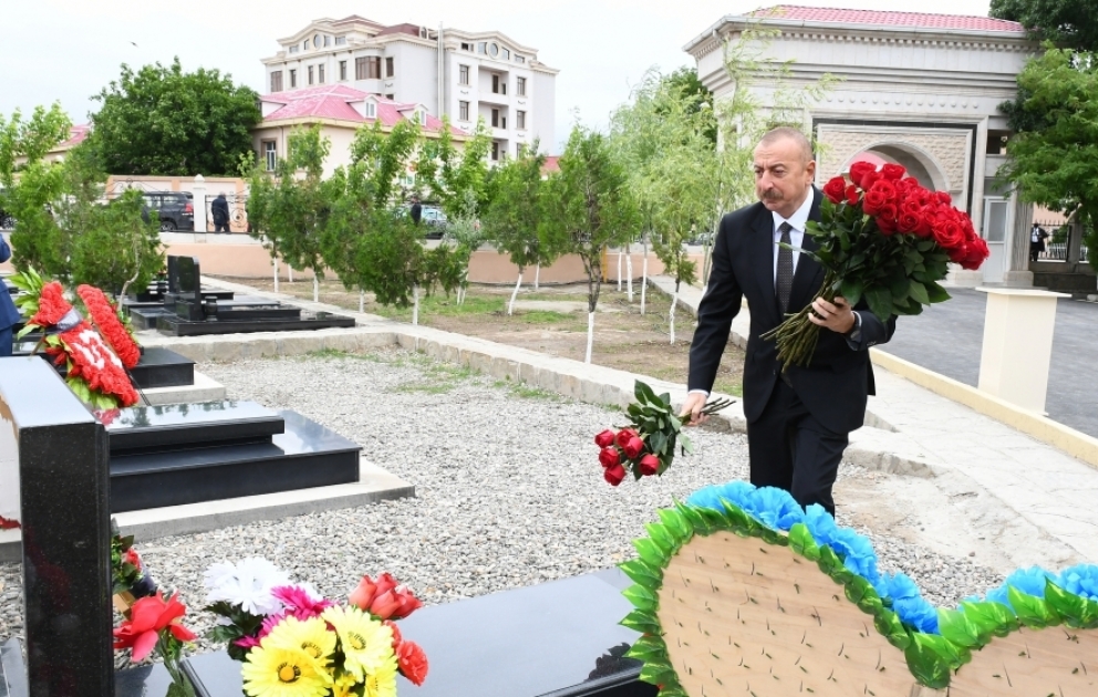 Nachitschewan: Präsident Ilham Aliyev besucht Grabmäler von Opfern des Vaterländischen Krieges