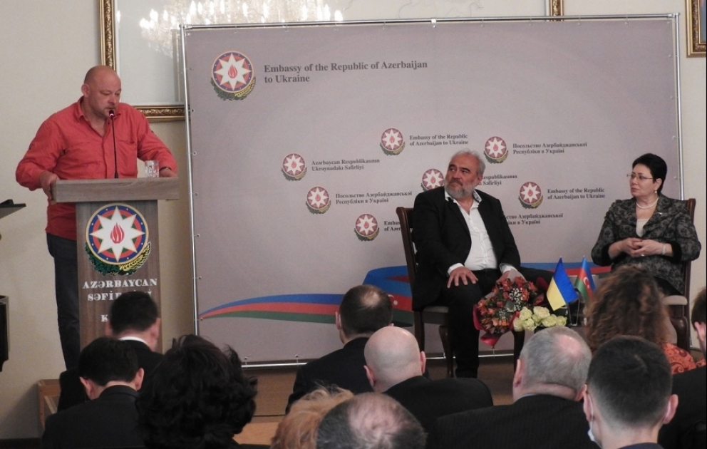 Kiyevdə “Heydər Əliyev. Şəxsiyyət və zaman” kitabının Ukrayna dilinə tərcümə olunmuş birinci cildinin təqdimatı keçirilib