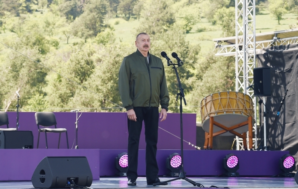 Azərbaycan Prezidenti İlham Əliyev və birinci xanım Mehriban Əliyeva Şuşada “Xarıbülbül” festivalının açılışında iştirak ediblər