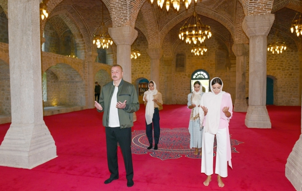 President Ilham Aliyev visited Yukhari Govharagha mosque in Shusha