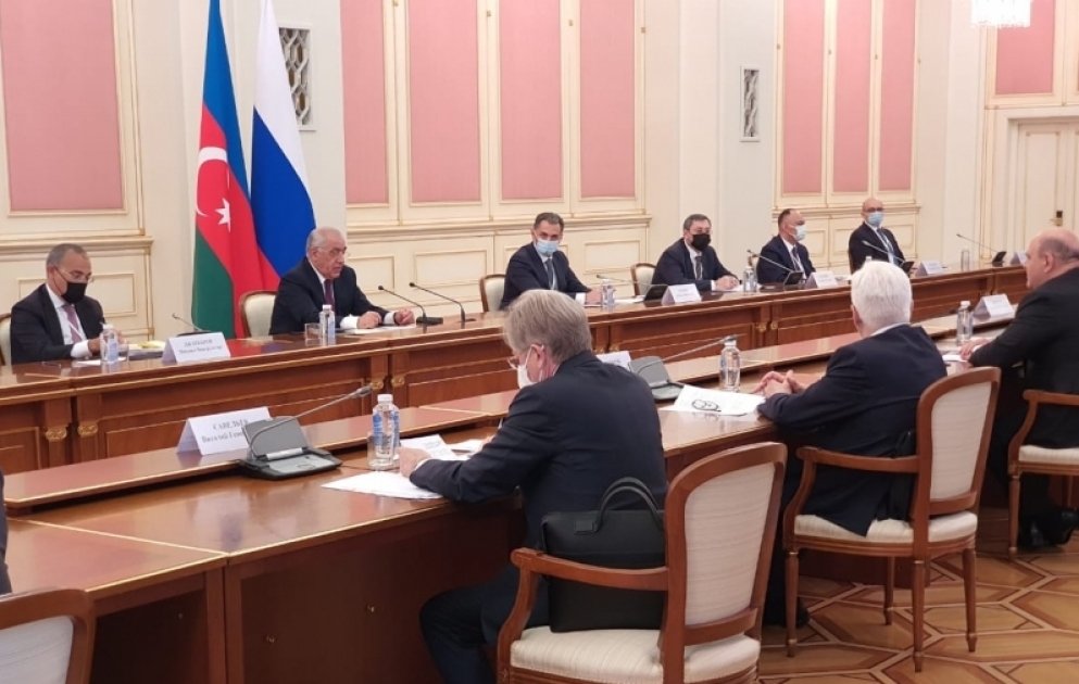 Le Premier ministre azerbaïdjanais Ali Assadov rencontre son homologue russe Mikhaïl Michoustine