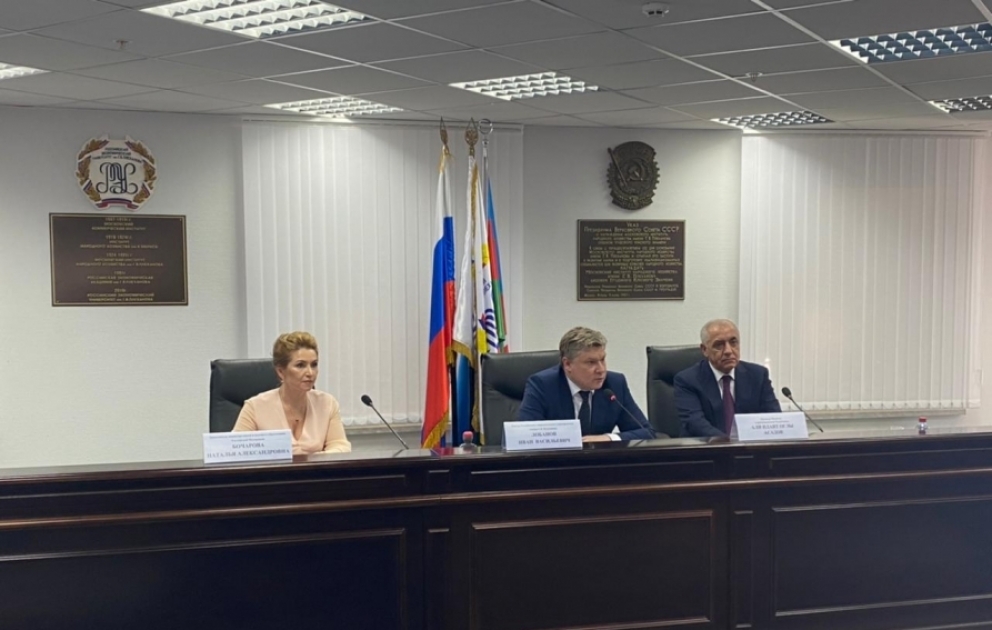 Премьер-министру Али Асадову присвоено звание Почетного доктора Российского экономического университета