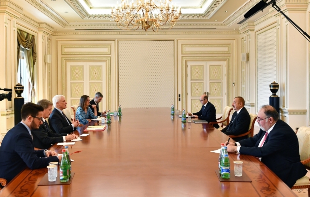 Präsident Ilham Aliyev empfängt britischen Exportminister
