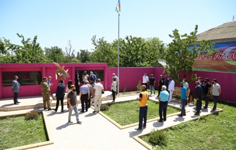 Xaçmazda yeni inşa olunan Qələbə parkında “Xarıbülbül” abidəsi qoyulub
