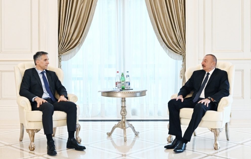 Президент Ильхам Алиев принял генерального исполнительного директора и других представителей компании Signify