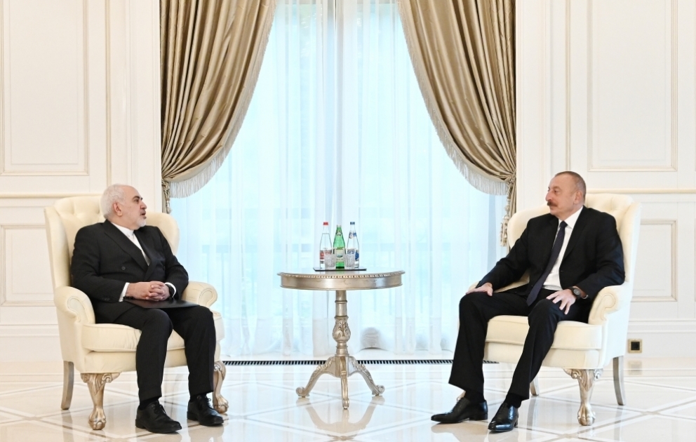 Präsident Ilham Aliyev empfängt iranischen Außenminister