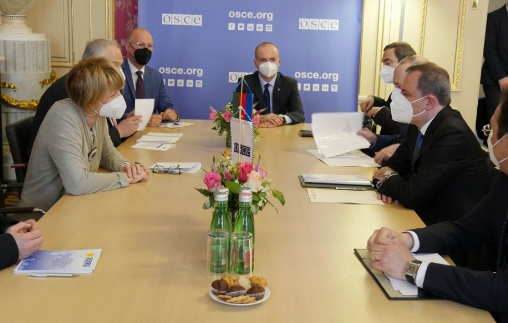 Le Ministre des affaires étrangères azerbaïdjanais rencontre la Secrétaire générale de l'OSCE à Vienne