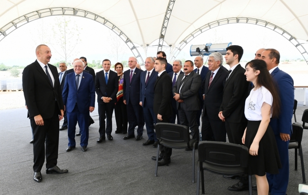 Prezident İlham Əliyev Ağdam şəhərinin bərpasının təməl daşının qoyulması mərasimində iştirak edib, rayon ictimaiyyətinin nümayəndələri ilə görüşüb