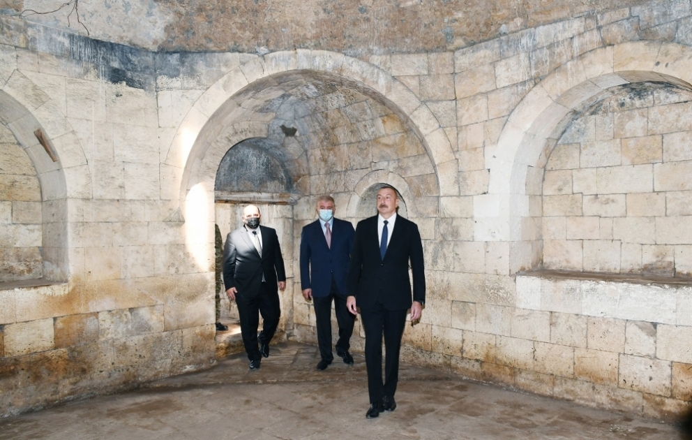 Präsident Ilham Aliyev besucht Palast von Panahali Khan in Aghdam