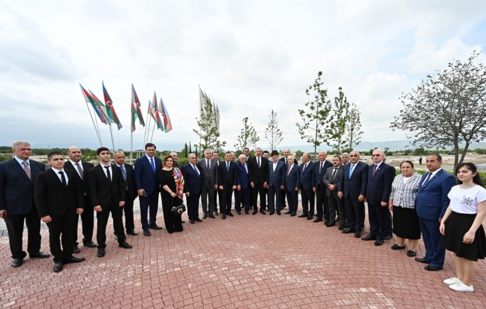 Präsident Ilham Aliyev legt Grundstein für Wiederherstellung der Stadt Aghdam teil