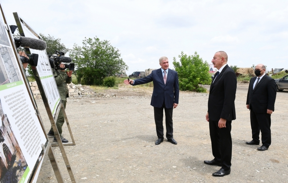 Aghdam: Präsident Ilham Aliyev besucht Giyasli Moschee