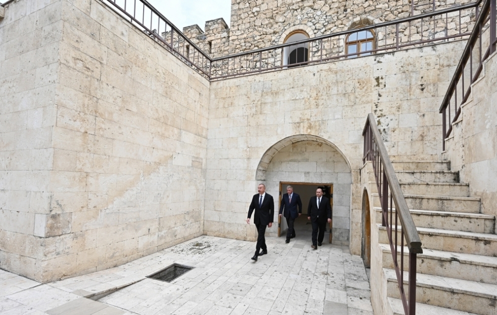 Präsident Ilham Aliyev besucht Schahbulag-Festung in Aghdam