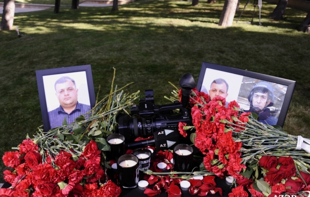 Представители азербайджанских СМИ поминают память погибших журналистов