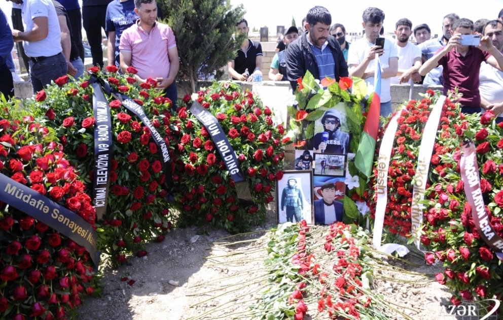 Le journaliste tombé en martyr de l’AZERTAC a été accompagné à sa dernière demeure