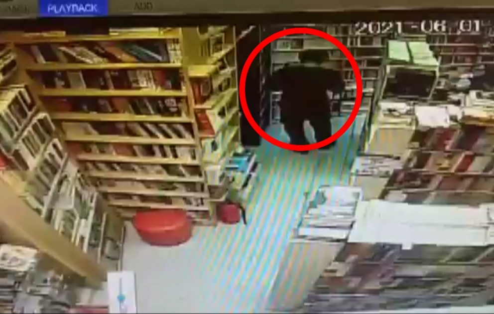 В Баку задержаны лица, укравшие книги из магазина