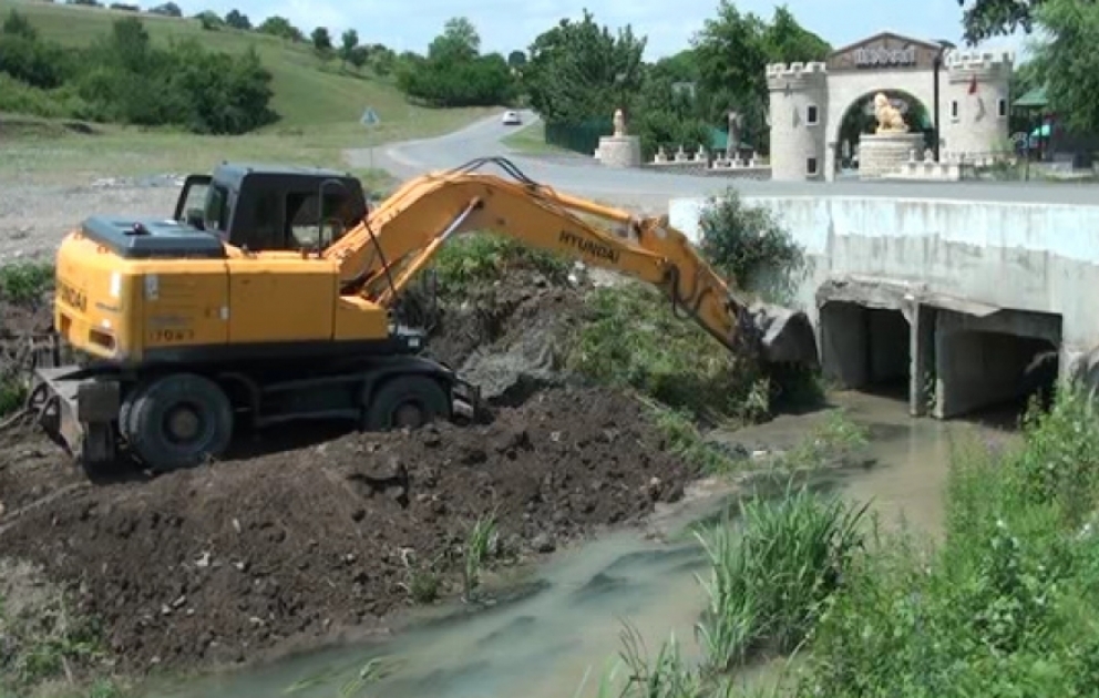 İsmayıllıda sel sularının qarşısının alınması istiqamətində qabaqlayıcı tədbirlər görülür
