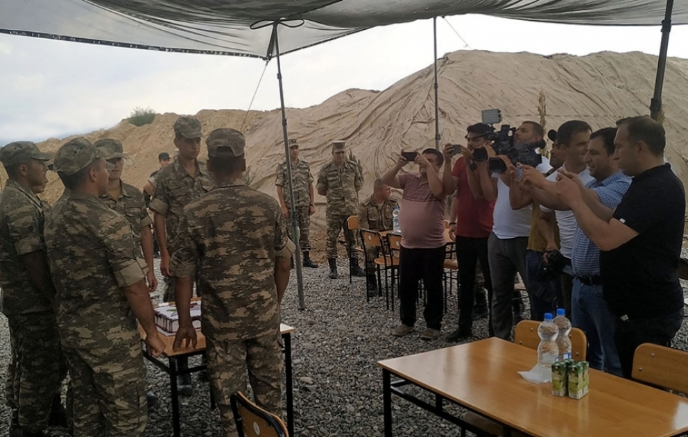 Jurnalistlər modul tipli hərbi hissələrlə tanış olublar
