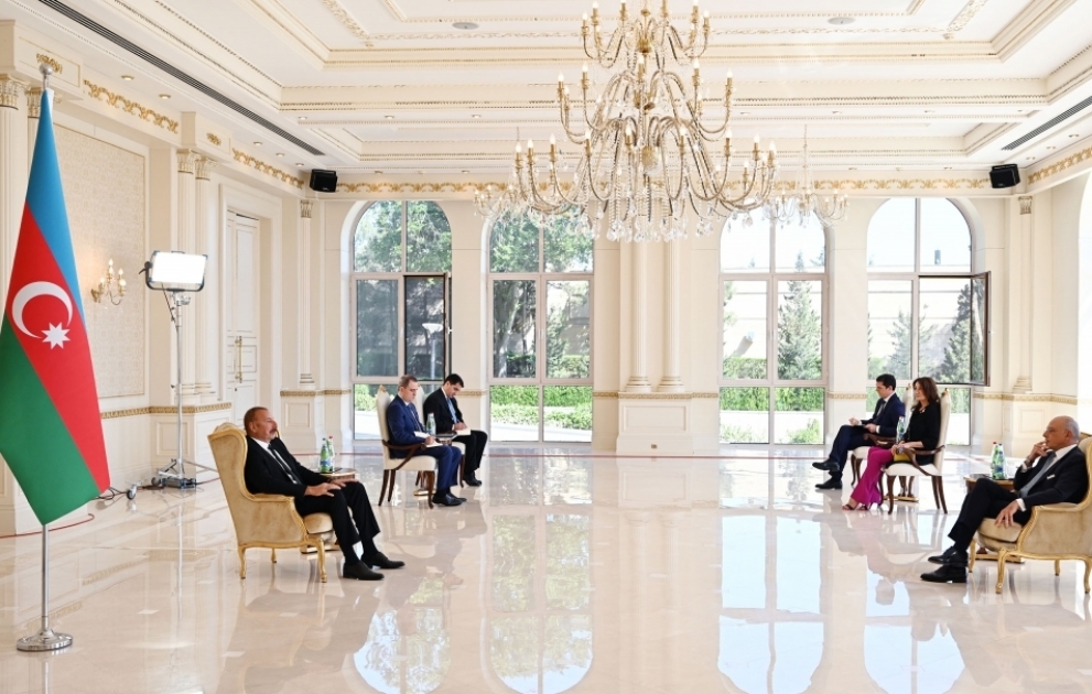 Präsident Ilham Aliyev empfängt neuen italienischen Botschafter zur Entgegennahme des Beglaubigungsschreibens