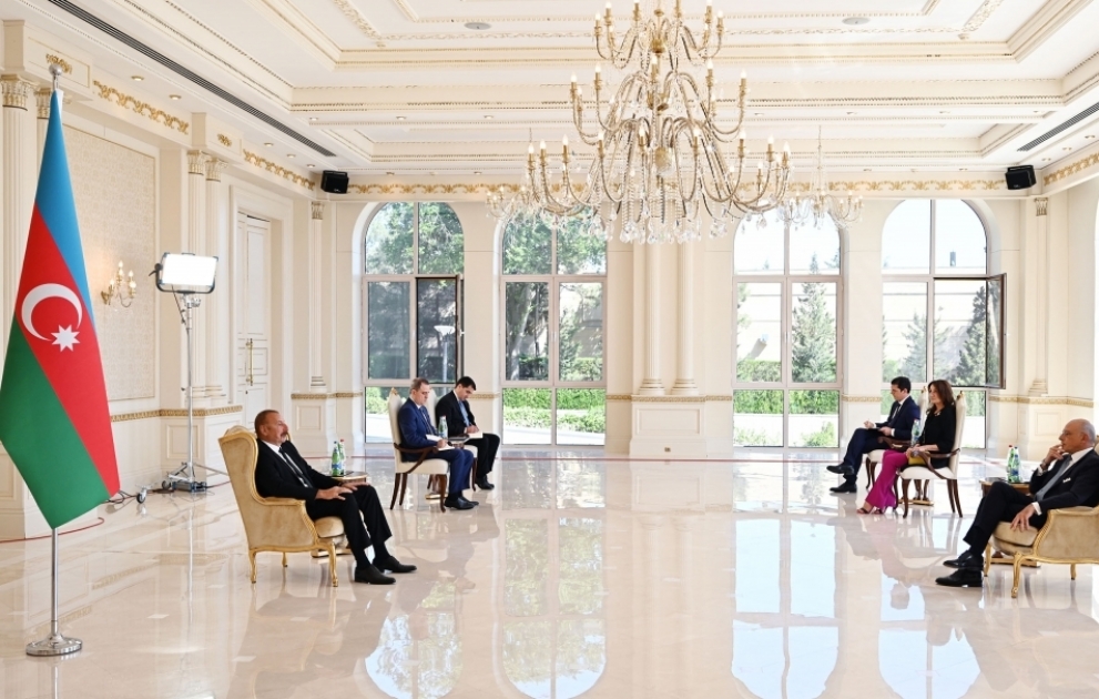 President Ilham Aliyev received credentials of incoming Italian ambassador