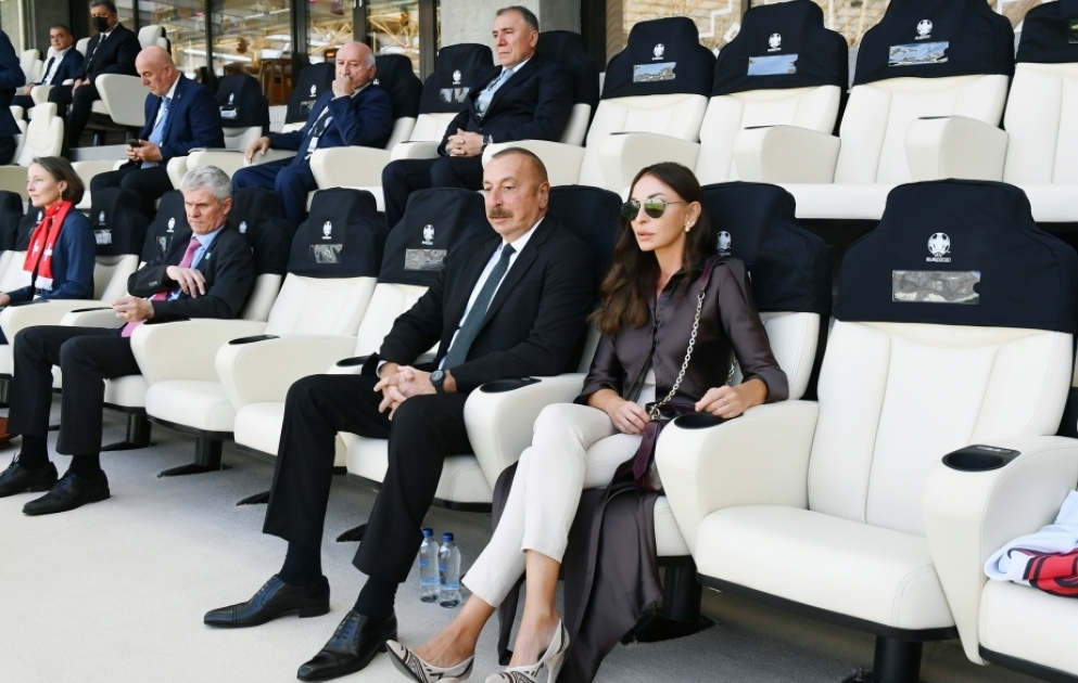 Bakı Olimpiya Stadionunda Avropa çempionatının final mərhələsinin Uels-İsveçrə matçı keçirilib
Prezident İlham Əliyev və birinci xanım Mehriban Əliyeva oyuna baxıblar