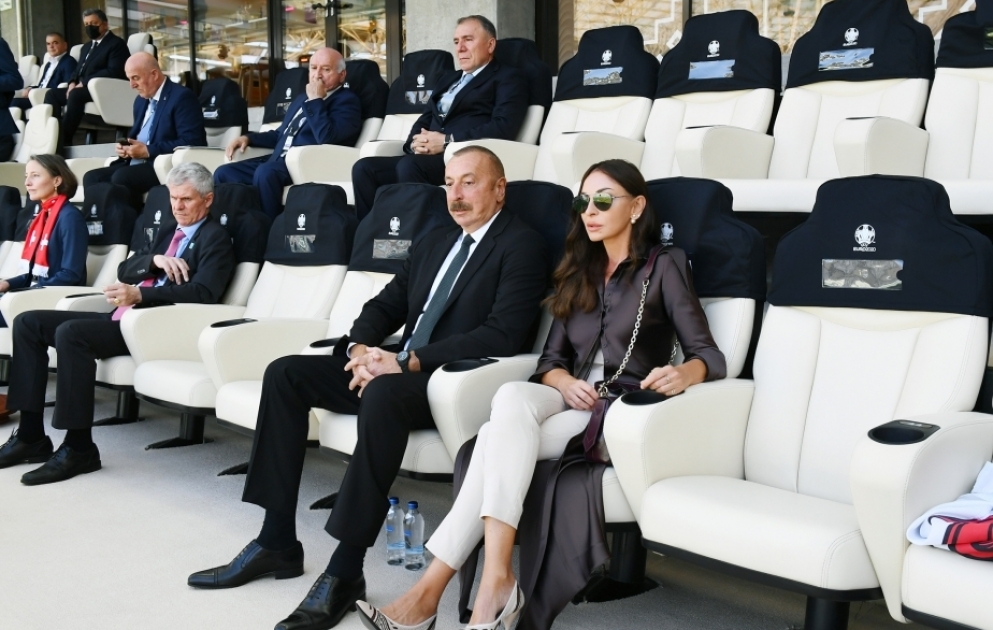 Le Stade olympique de Bakou a accueilli le match Pays de Galles-Suisse dans le cadre de l’Euro 2020
Le président Ilham Aliyev et la Première dame Mehriban Aliyeva ont assité au match
