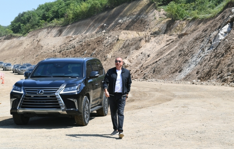 President Ilham Aliyev viewed construction of bridge over Victory road
