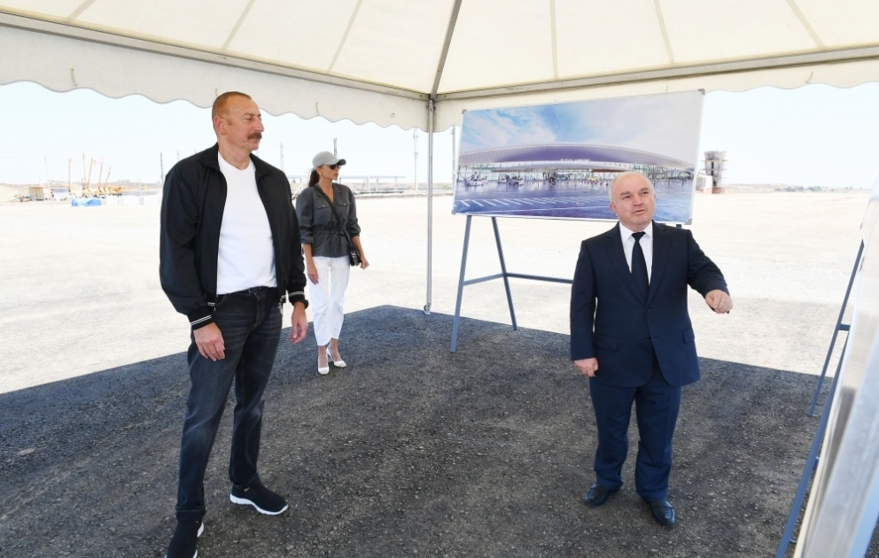 Le président Ilham Aliyev et la première dame Mehriban Aliyeva en déplacement dans la région de Fuzouli 
Visite du chantier de l’Aéroport international de Fuzouli