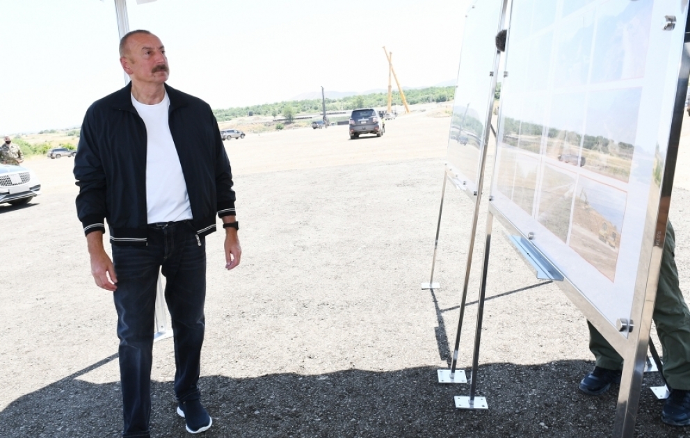 Visite des chantiers de l’autoroute Ahmadbeyli-Fuzouli-Choucha et de la Route du triomphe