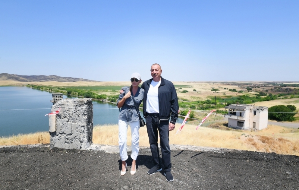 Füsuli: Präsident Ilham Aliyev besucht Staudamm Achaghy Köndelentschay