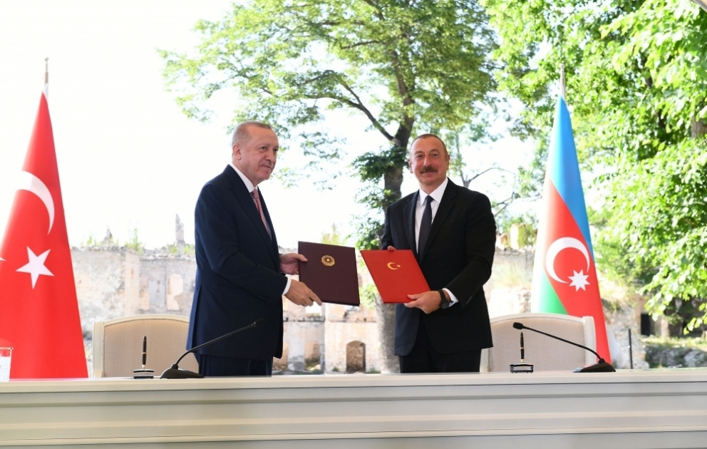 Azərbaycan ilə Türkiyə arasında müttəfiqlik münasibətləri haqqında Şuşa Bəyannaməsi imzalanıb