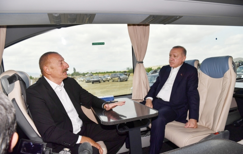 Azərbaycan Prezidenti İlham Əliyev Türkiyə Prezidenti Rəcəb Tayyib Ərdoğanı Füzuli rayonunda qarşılayıb
